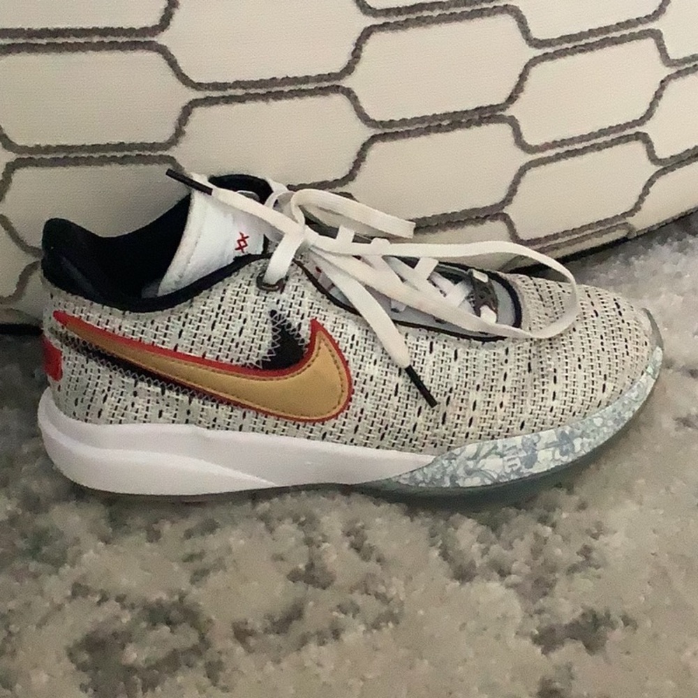 LeBron James 20’s - Picture 3 of 6